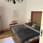 Daire Charming Old Town Retreat