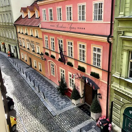 Charming Old Town Retreat Apartman *