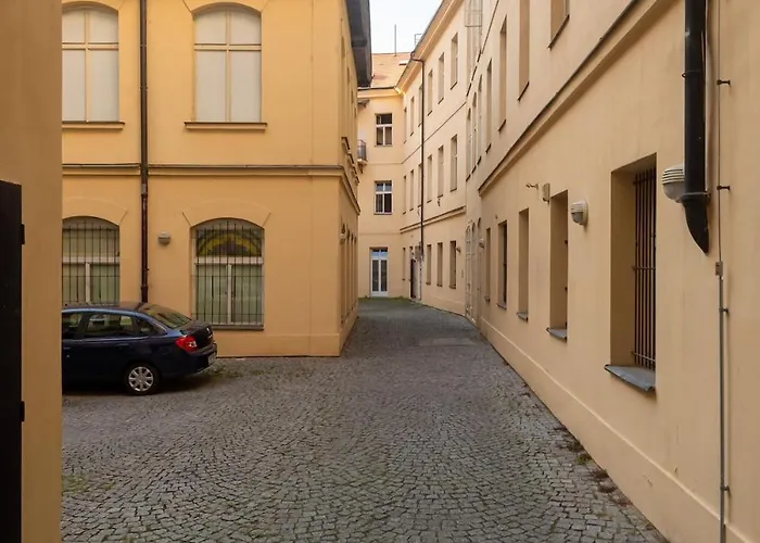 Charming Old Town Retreat شقة *