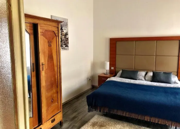 Charming Old Town Retreat شقة *