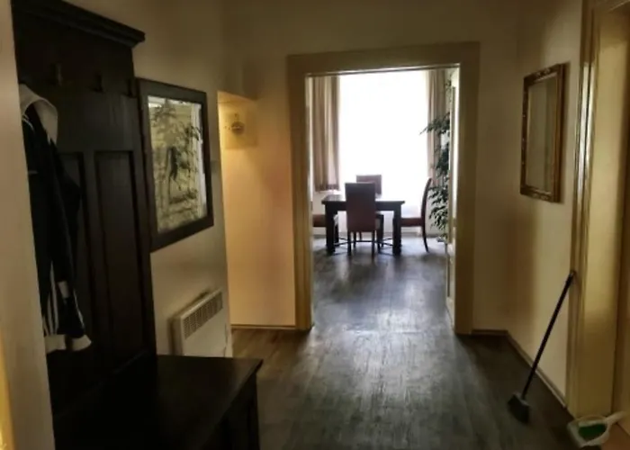 Charming Old Town Retreat شقة *