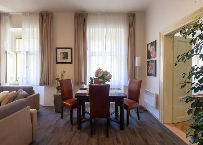 شقة Charming Old Town Retreat *
