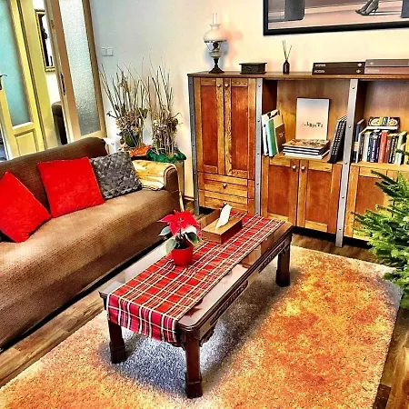 Charming Old Town Retreat דירה